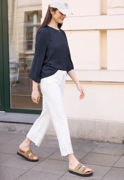 3/4 mouw blouse met ronde hals en knopen