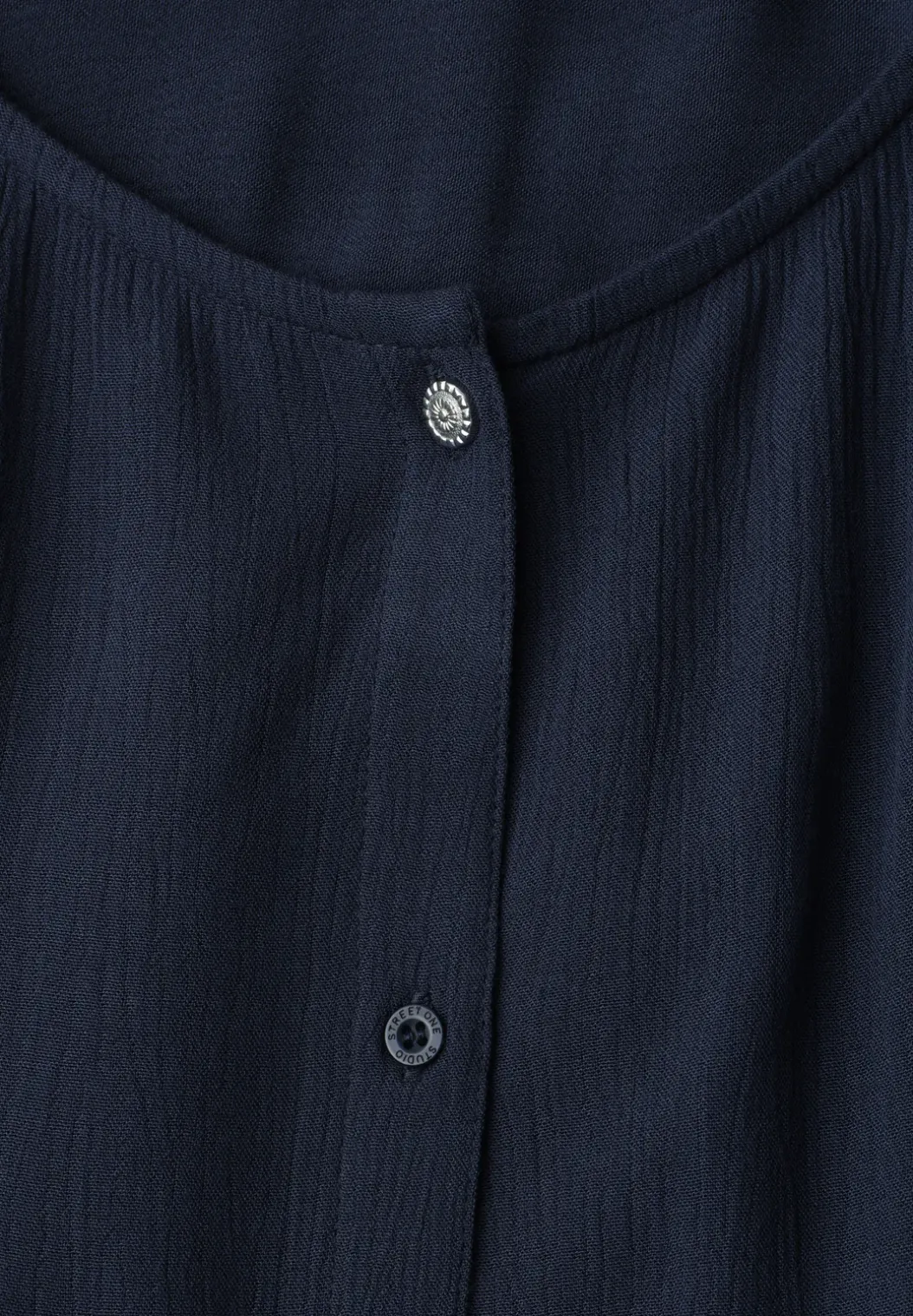 3/4 mouw blouse met ronde hals en knopen