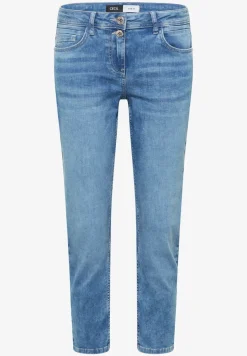 7/8 Slim Leg jeans in casual fit