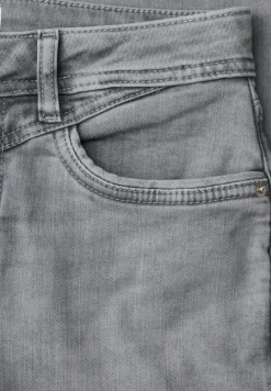 7/8 Slim Leg jeans in casual fit
