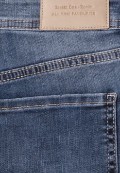 7/8 Slim Leg jeans in casual fit