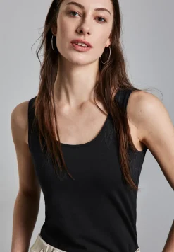 Basic top in effen kleur