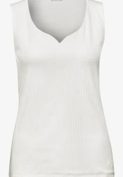 Basic top met hartvormige halslijn