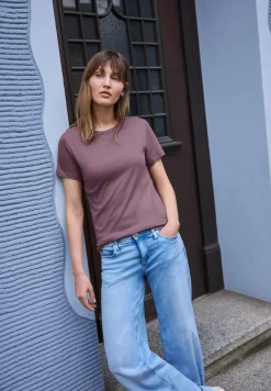 Basic Shirt met ronde hals en korte mouwen