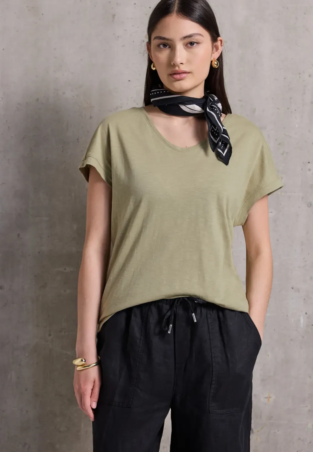 Basic shirt met V-hals