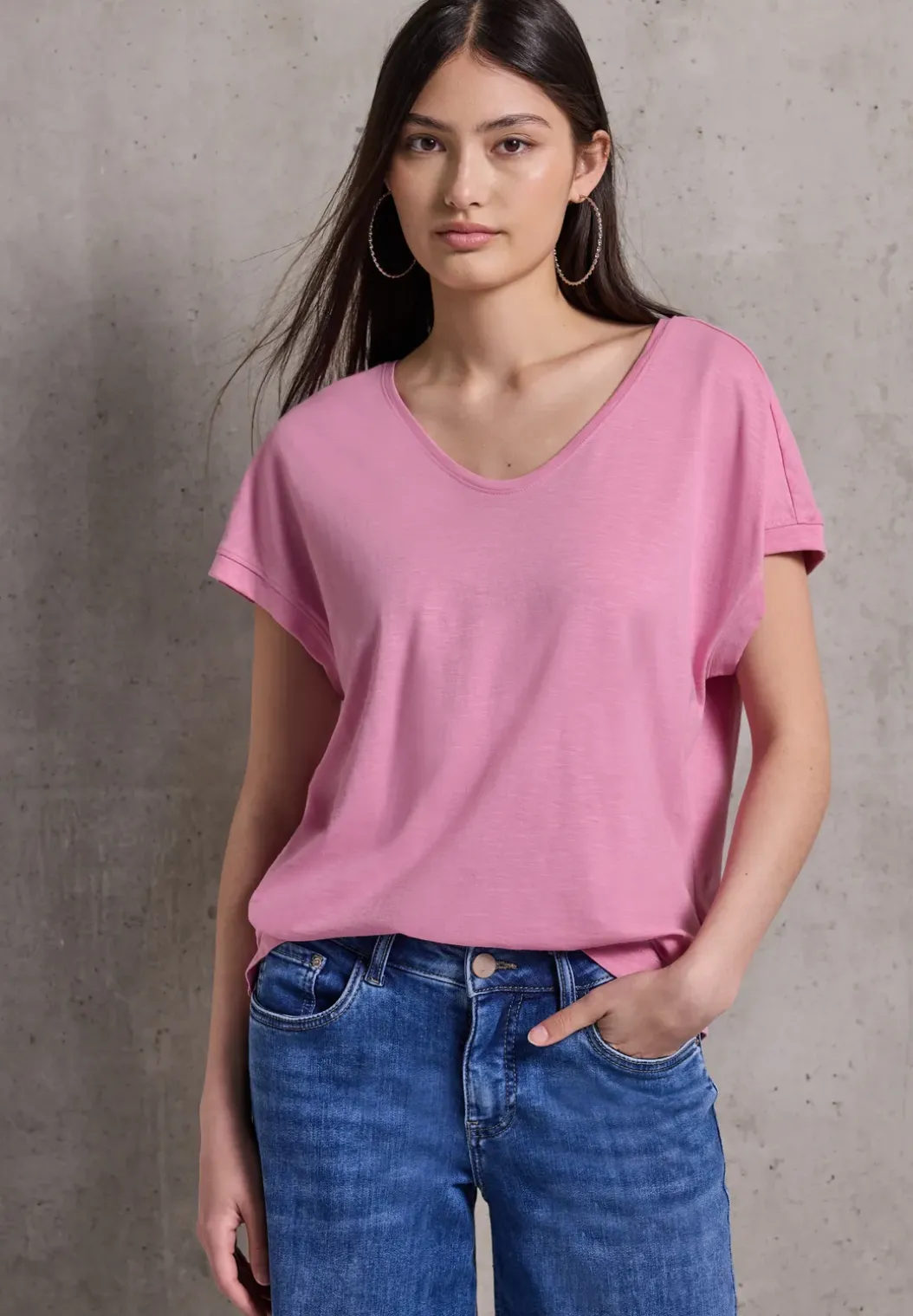 Basic shirt met V-hals