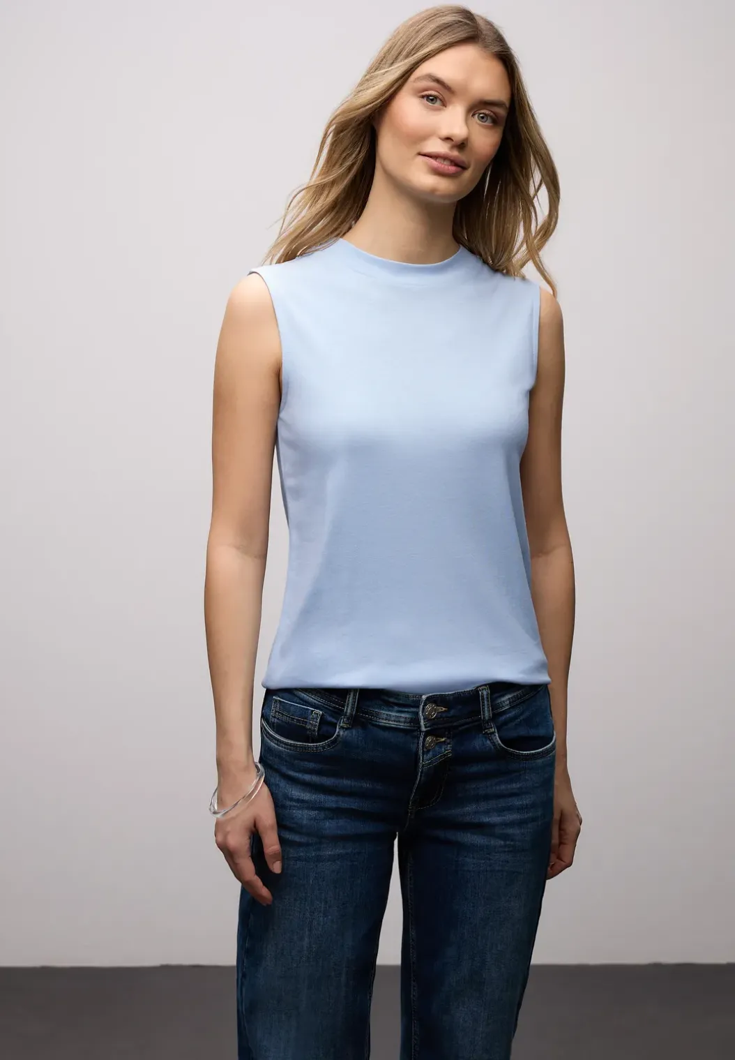 Basis top