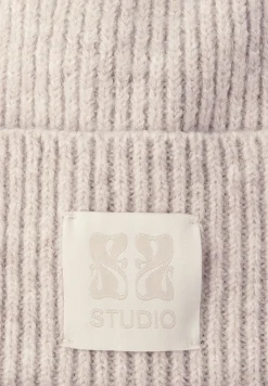 Beanie met badge