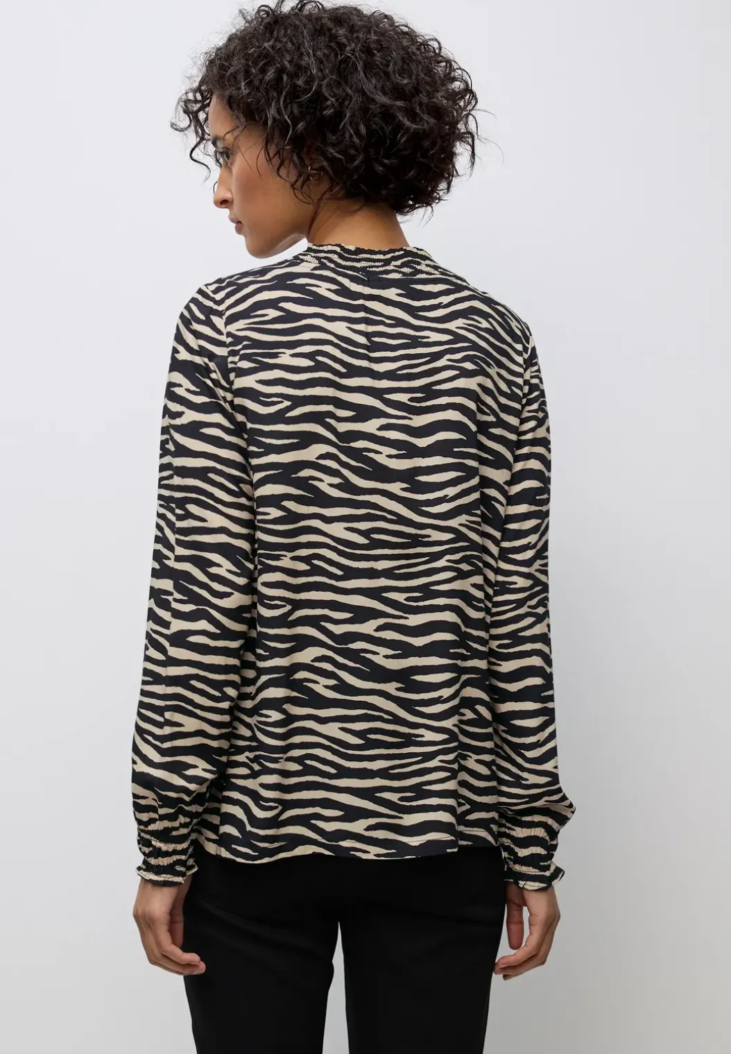 Bedrukte blouse met smokdetails