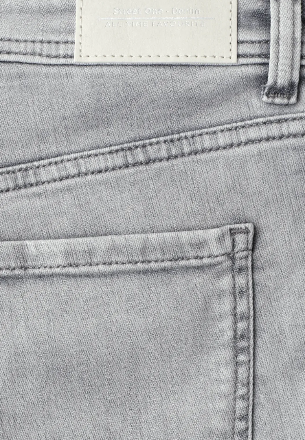 Bermuda met Slim Legs en omgeslagen detail