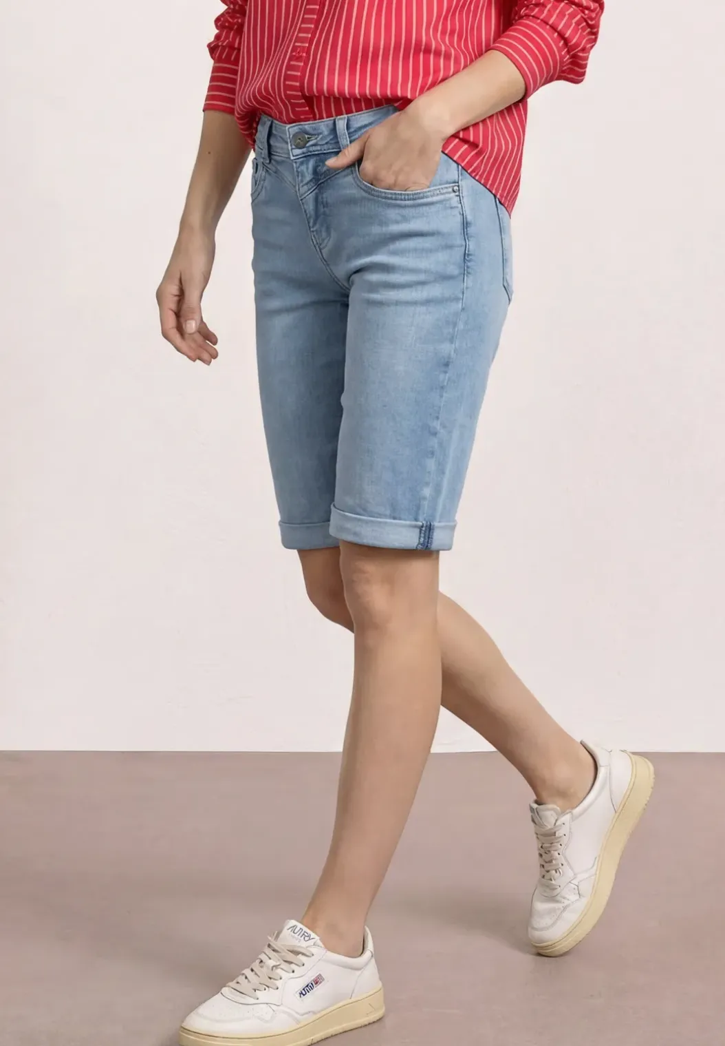 Bermuda met Slim Legs en omgeslagen detail