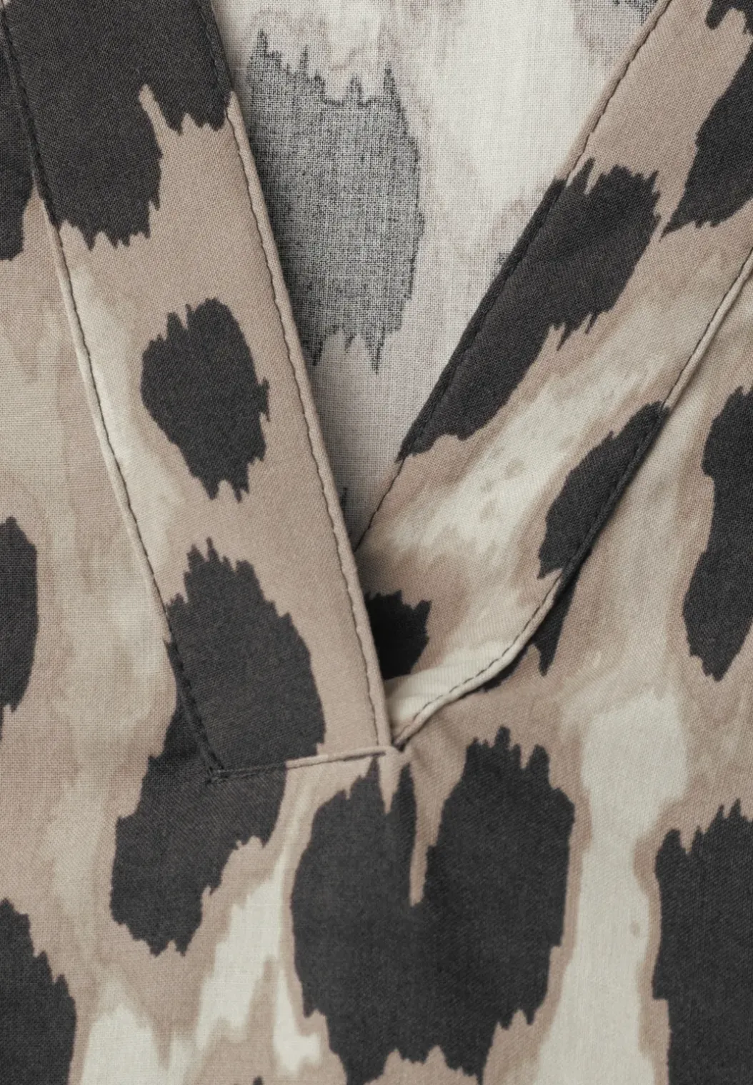 Blouse met gespleten hals en dierenprint