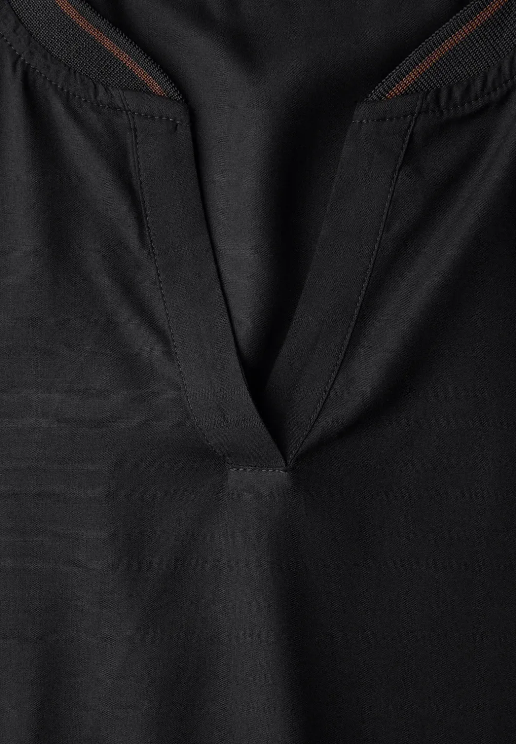 Blouse met gespleten hals en tape