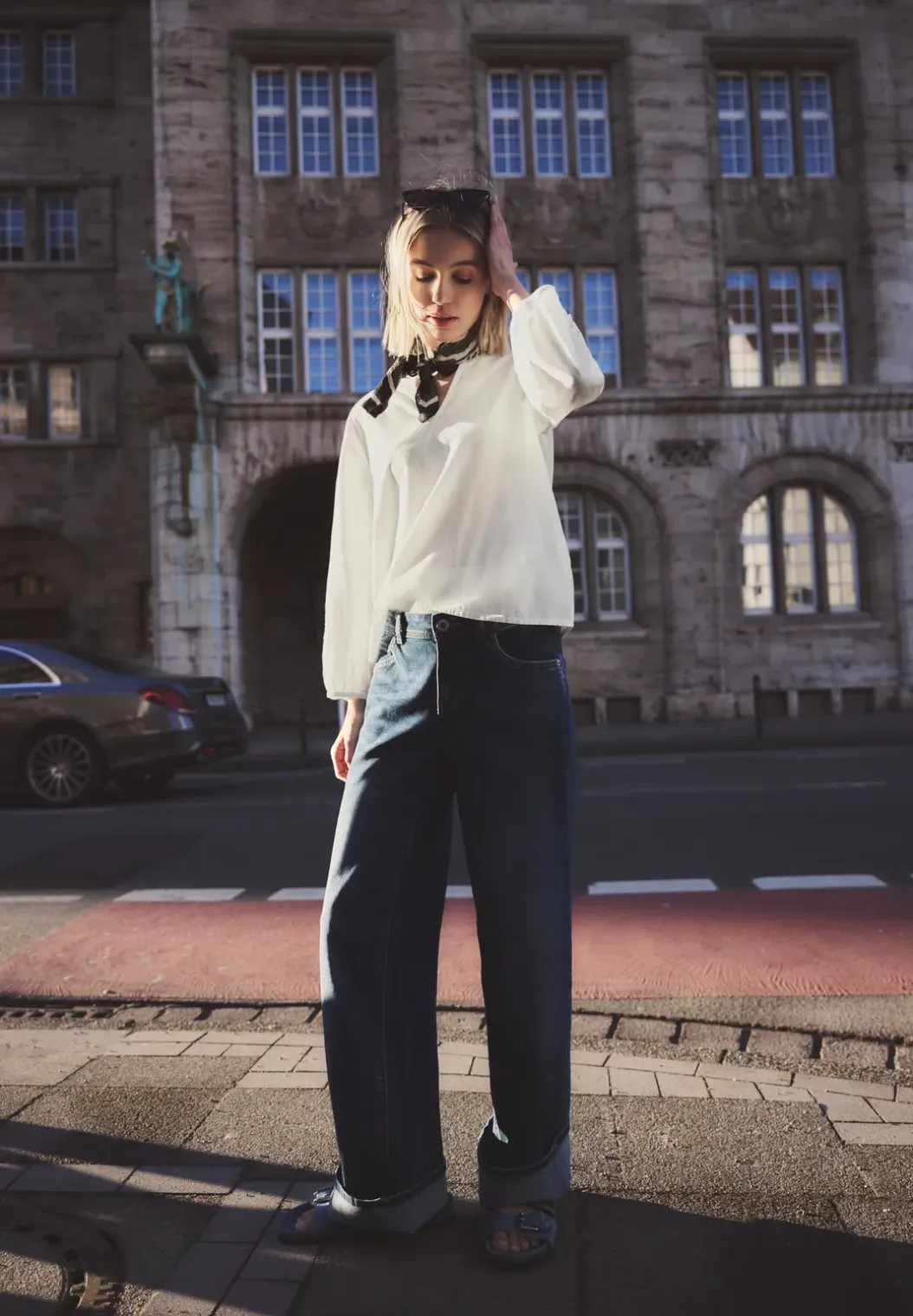 Blouse met gespleten hals en borduursel