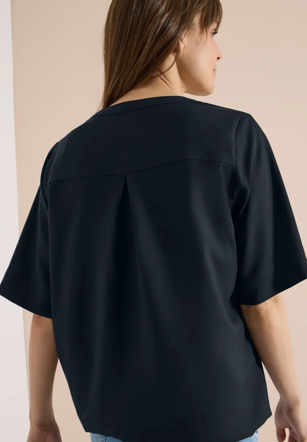 Blouse met korte mouwen en gespleten hals