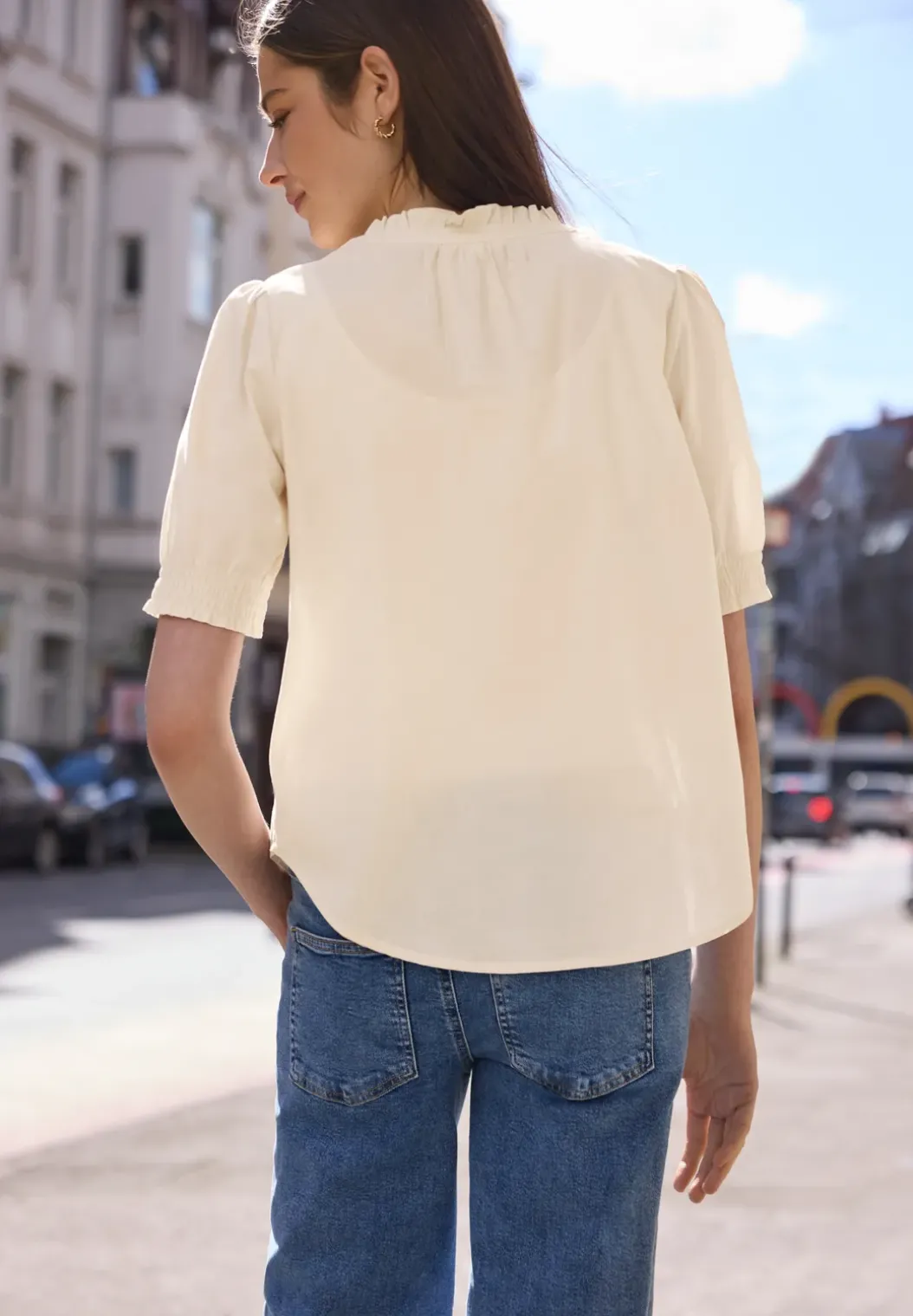 Blouse met korte mouwen, ronde hals en ruches