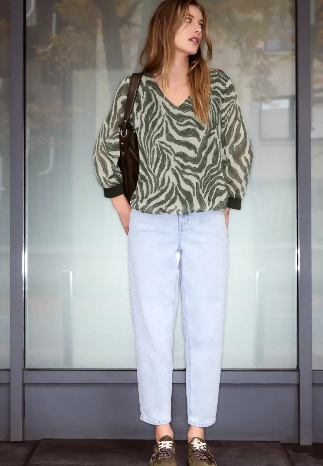Blouse met lange mouwen en V-hals in chiffon