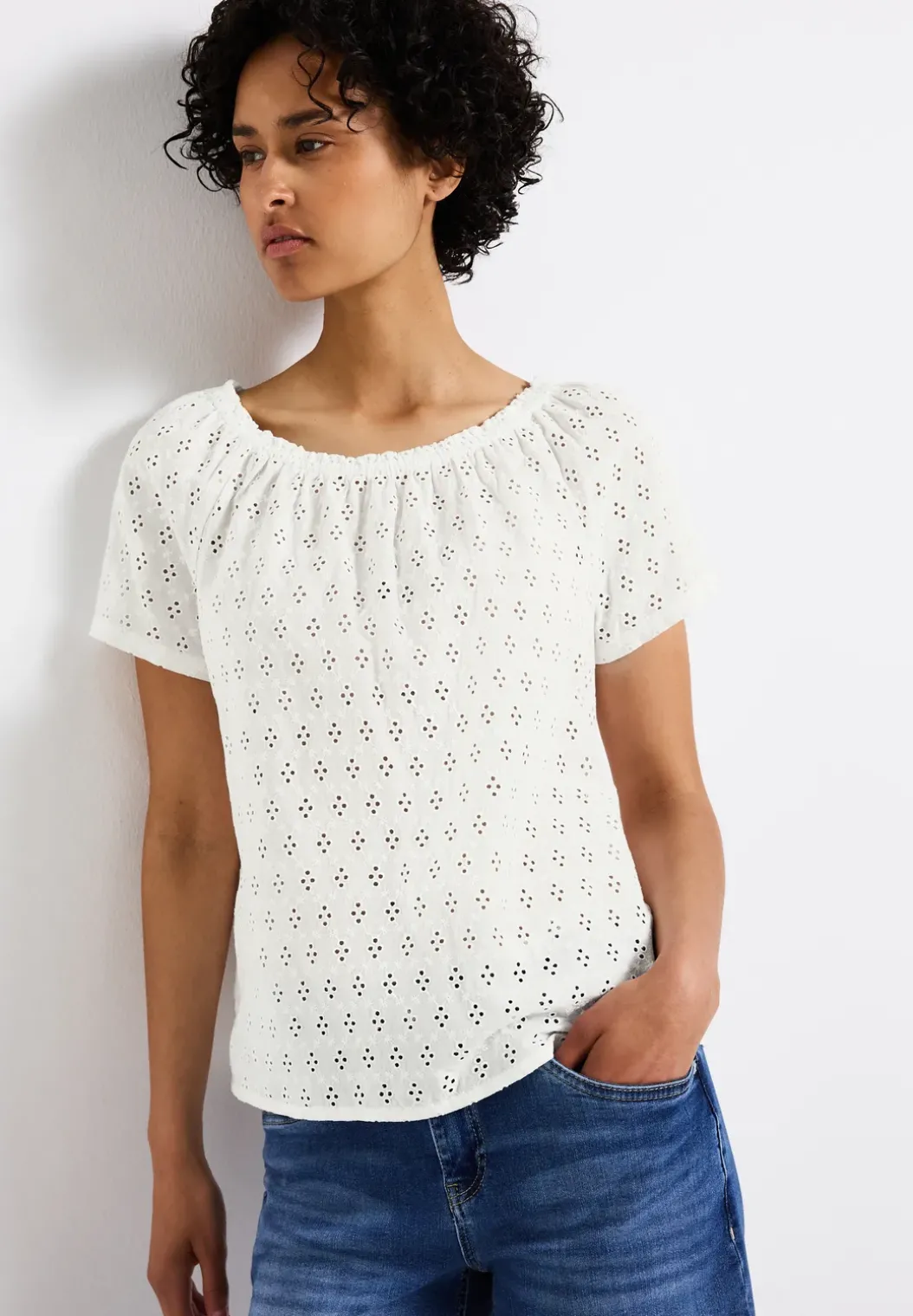 Blouse met oogjesborduursel