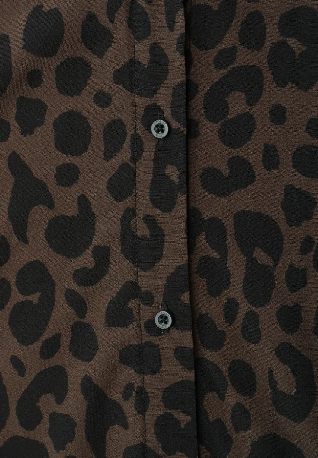 Blouse met overhangende schouders en bowlingkraag