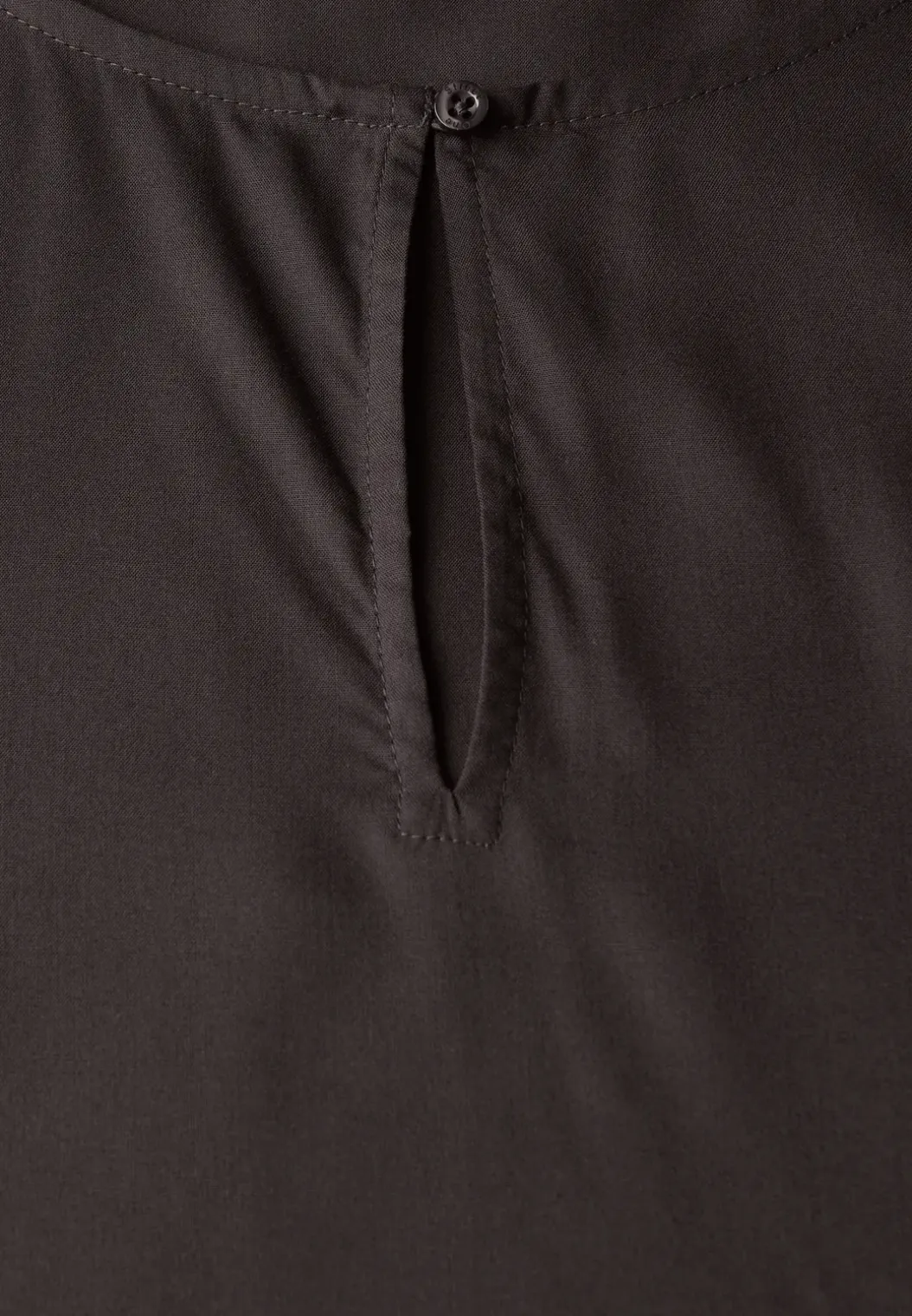 Blouse met ronde hals en uitsnijding