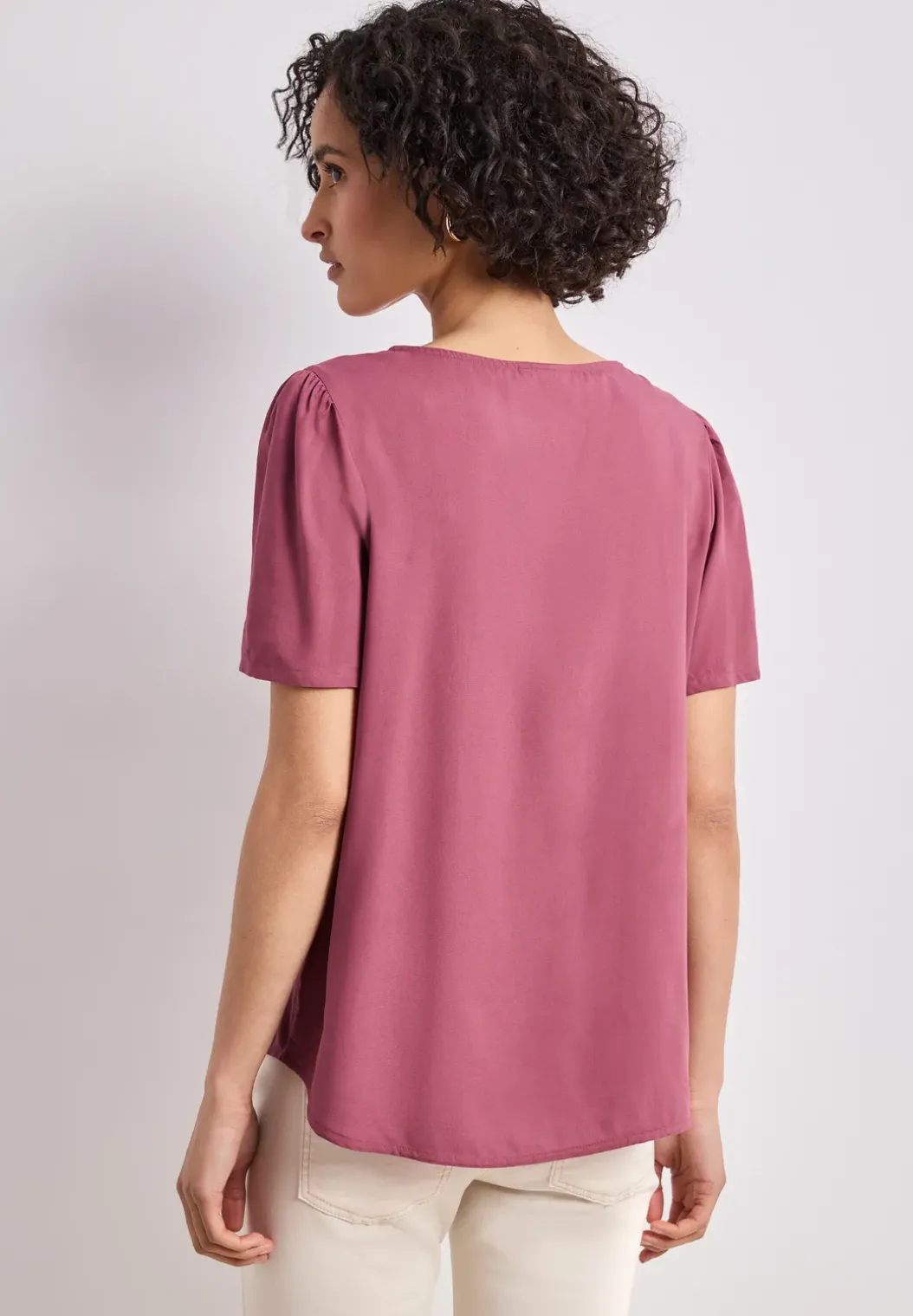Blouse met ronde hals en korte pofmouwen