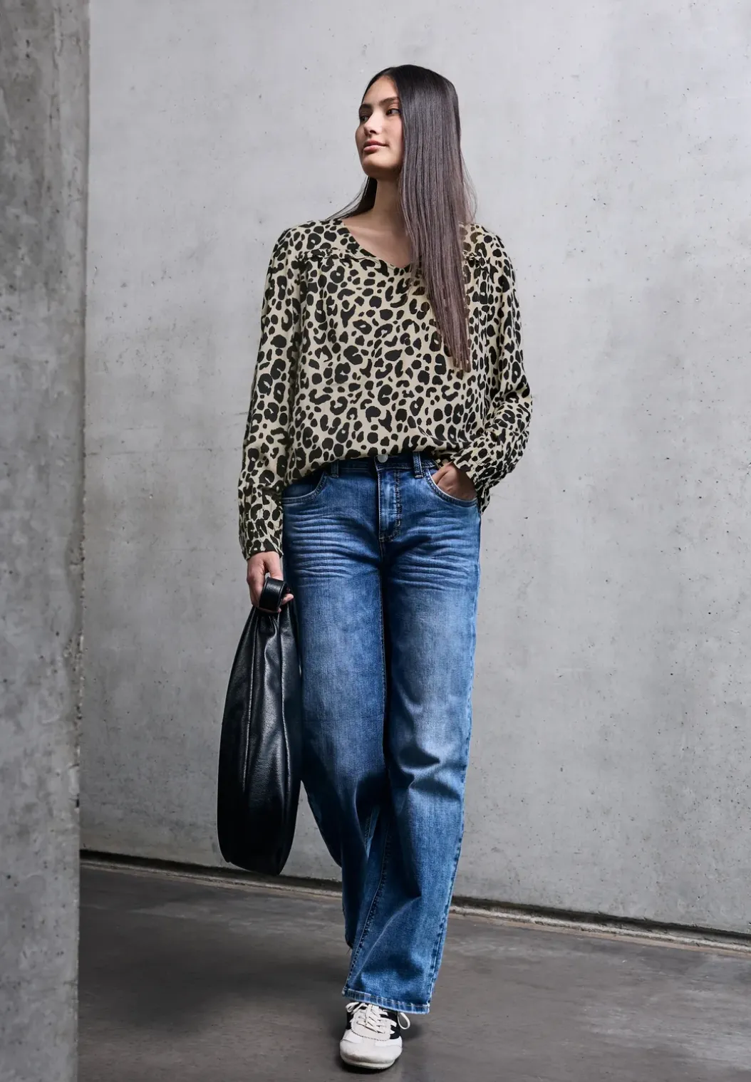 Blouse met V-hals en ruches