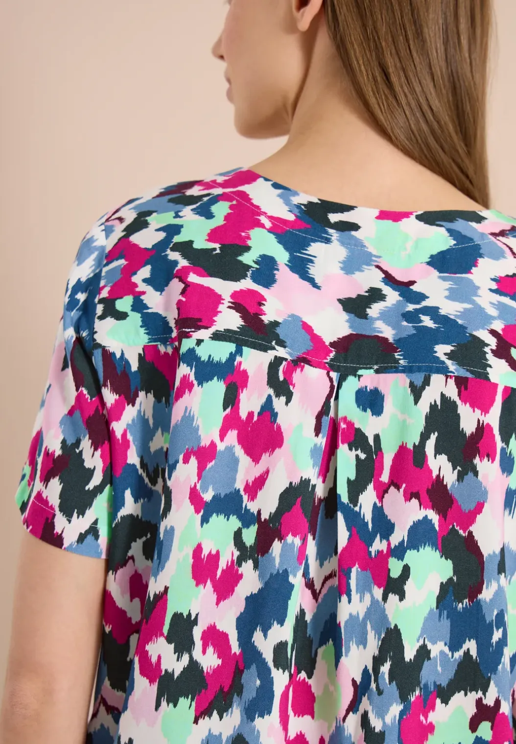 Blouse shirt met V-hals en knoop