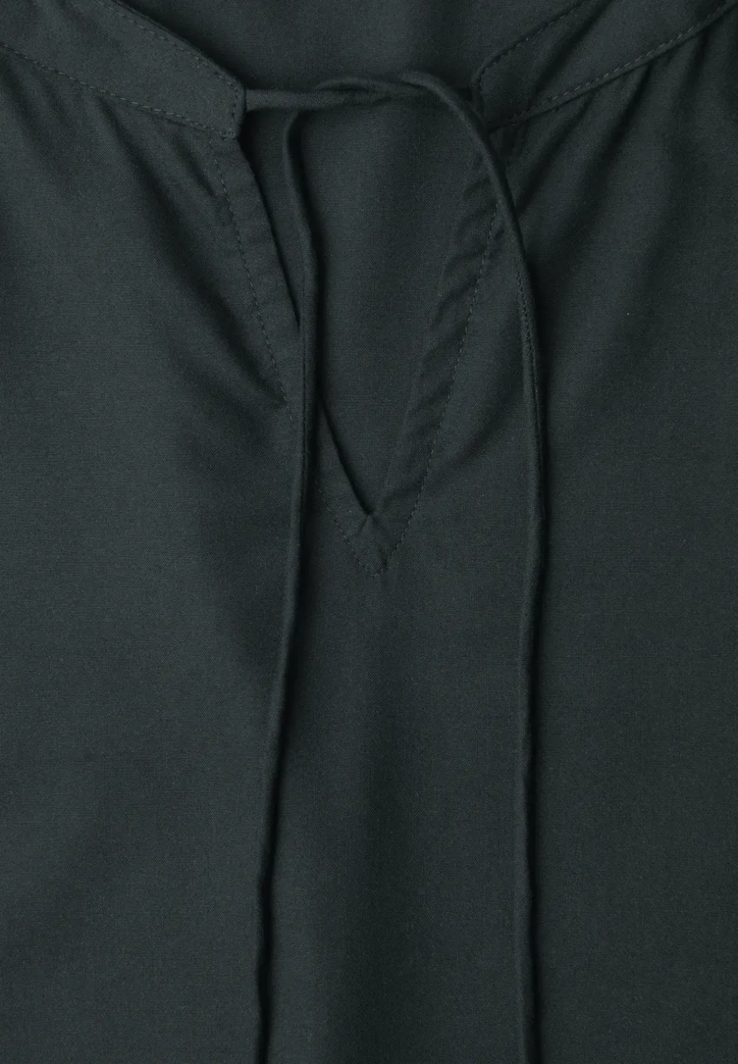 Blouseshirt met gespleten hals en smokdetail