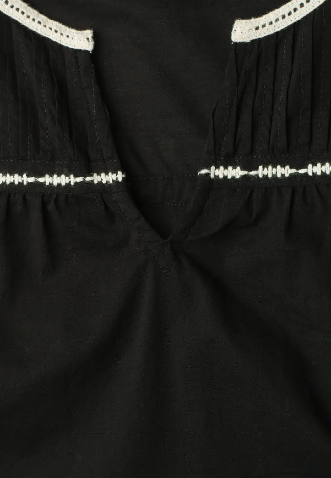 Blousetop met gespleten hals en borduursel