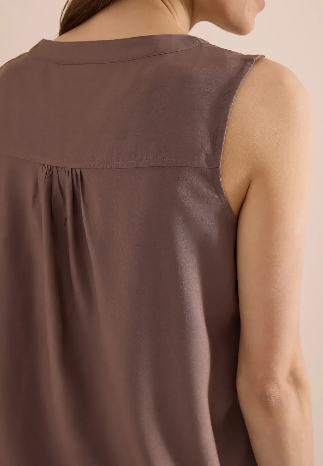 Blousetop met gespleten hals en linten