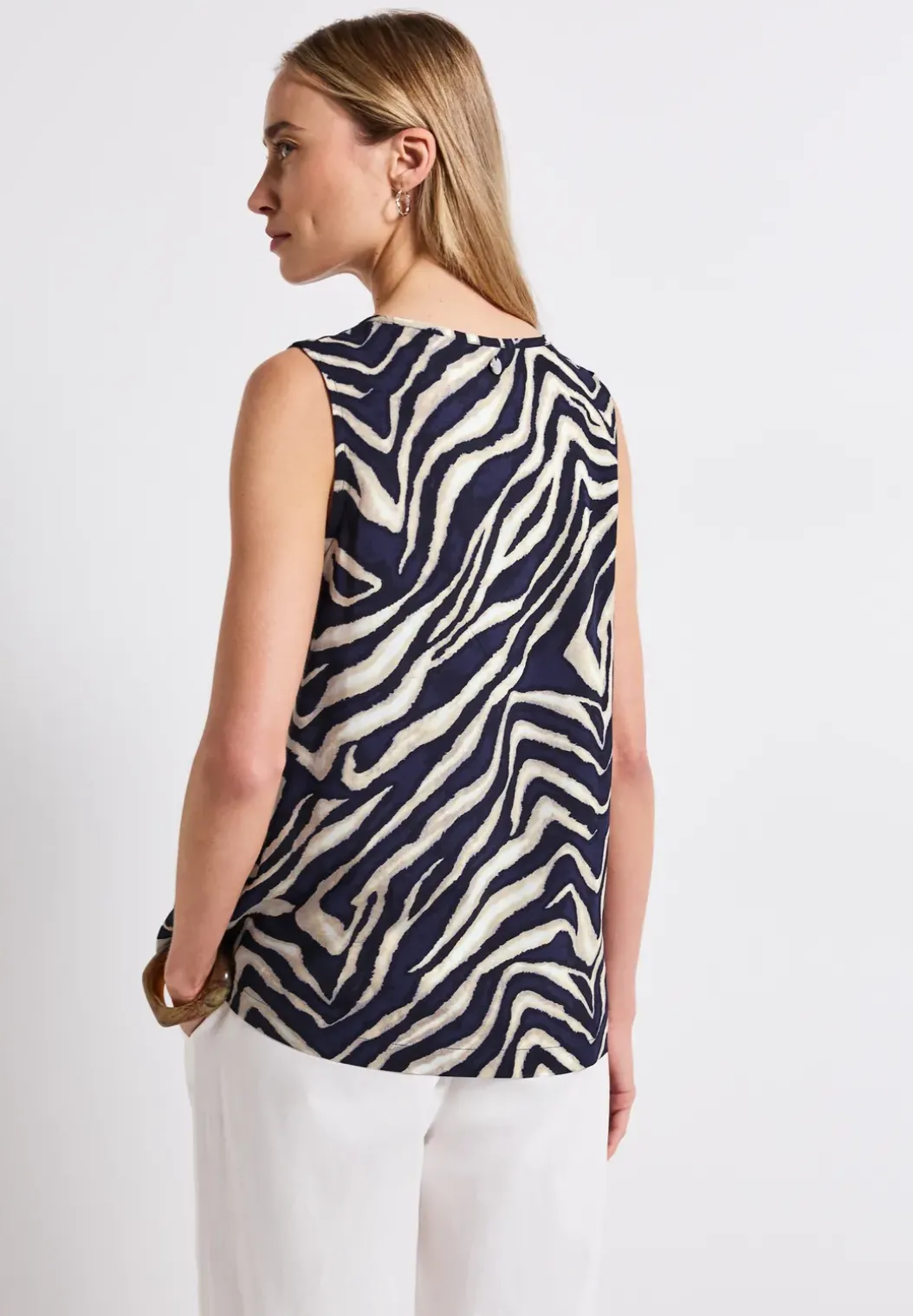 Blousetop met uitsnijding