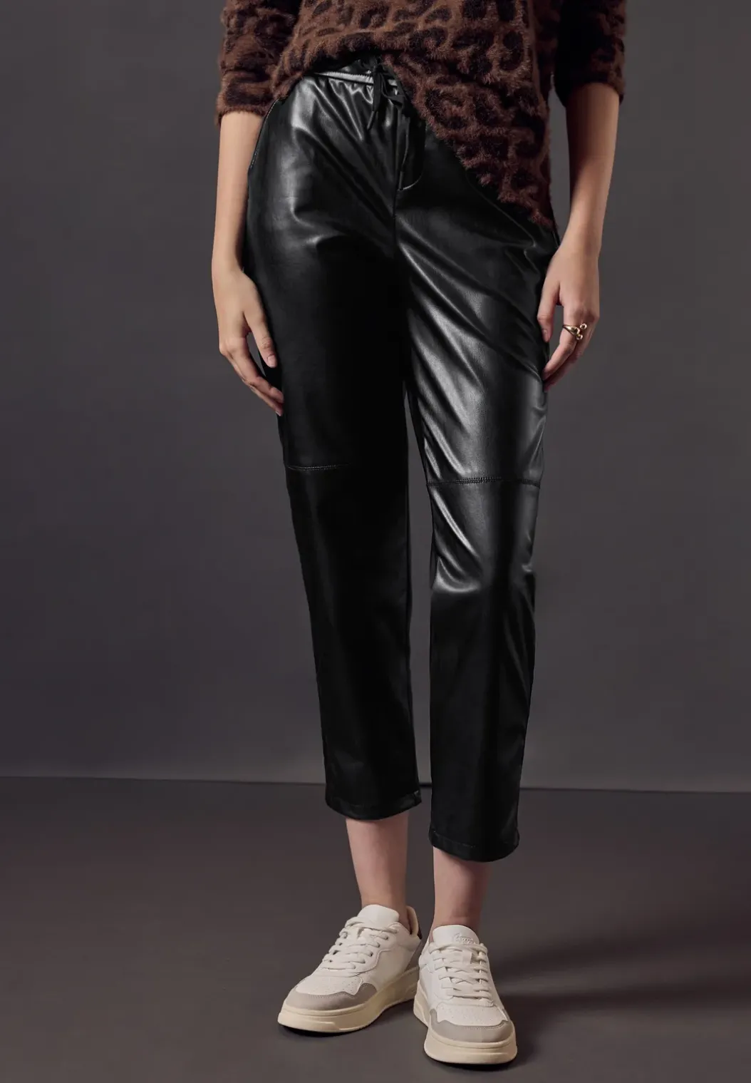 Broek in lederlook