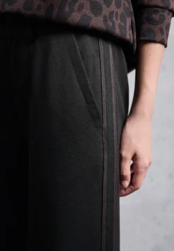 Broek met galonstrepen