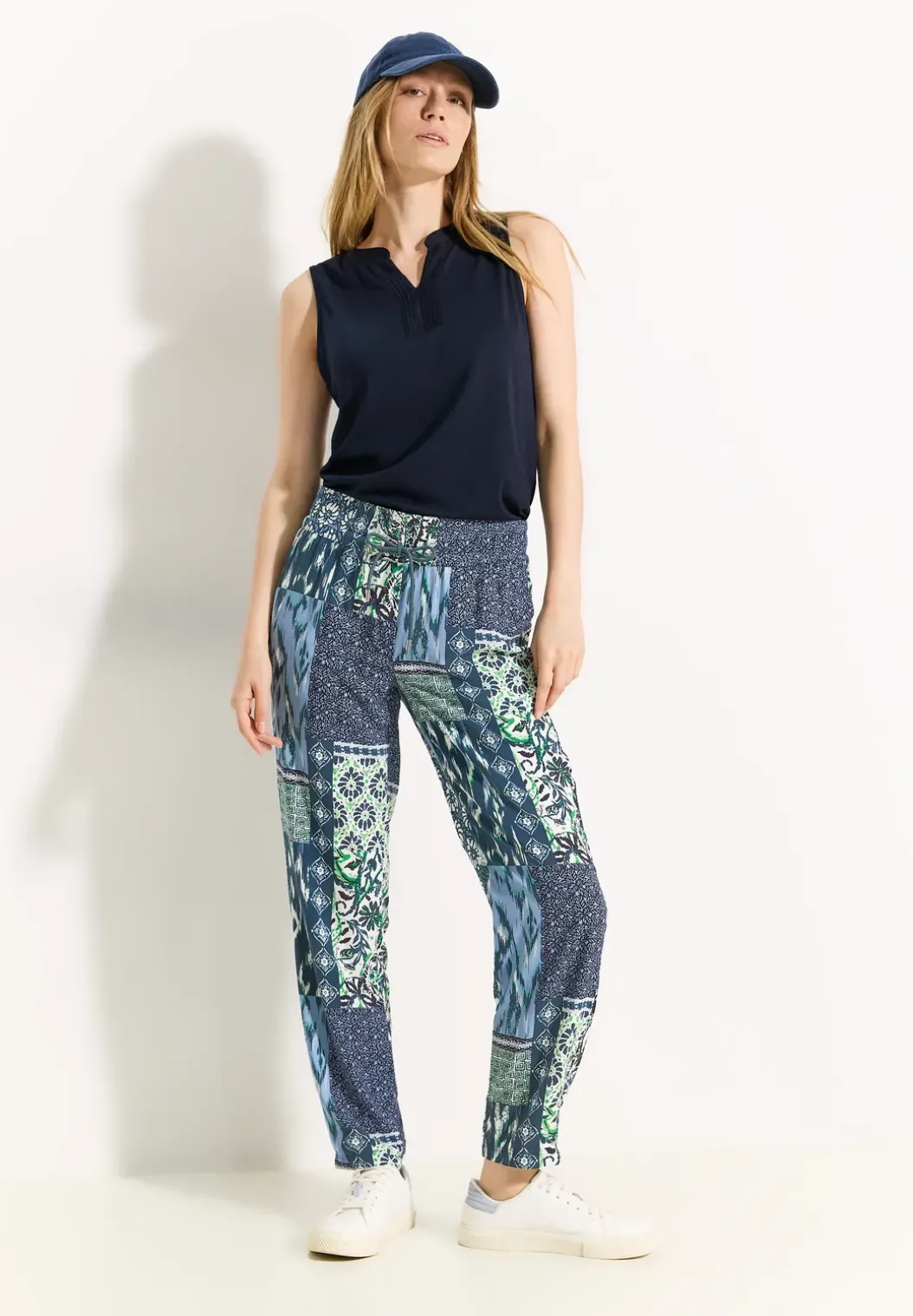 Broek met patchworkprint