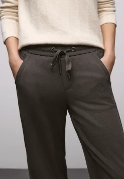 Broek met rechte pijpen en tape