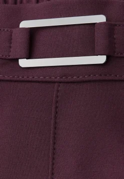 Broek met rechte pijpen en details