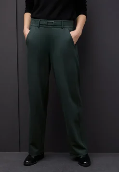 Broek met rechte pijpen en details