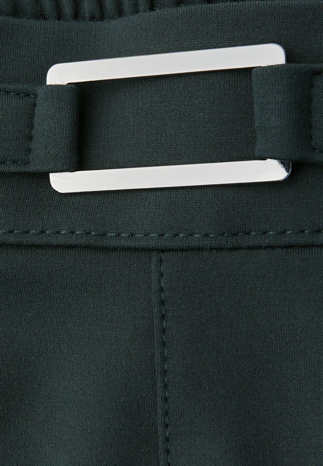 Broek met rechte pijpen en details