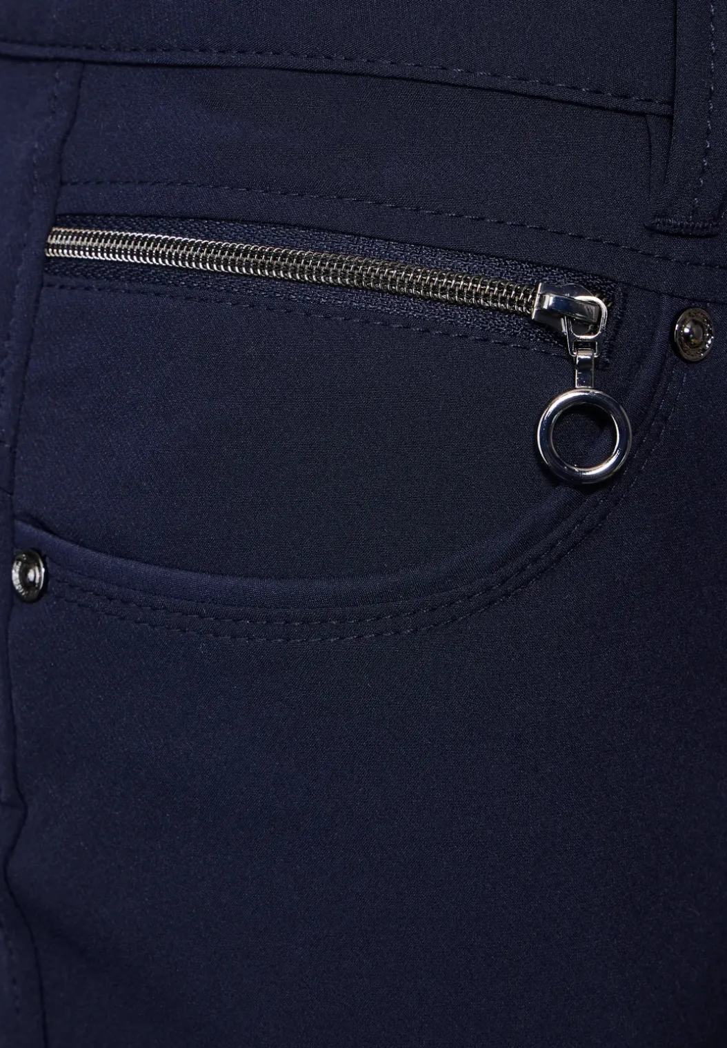 Broek met ritsdetails