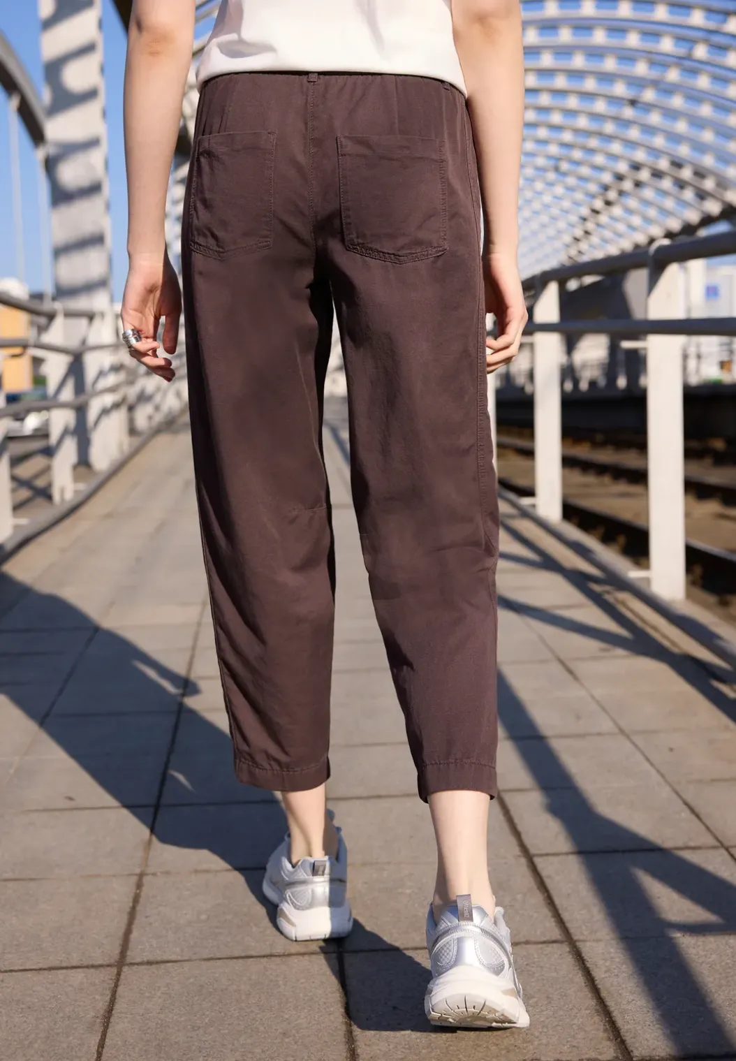 Broek met taps toelopende pijpen