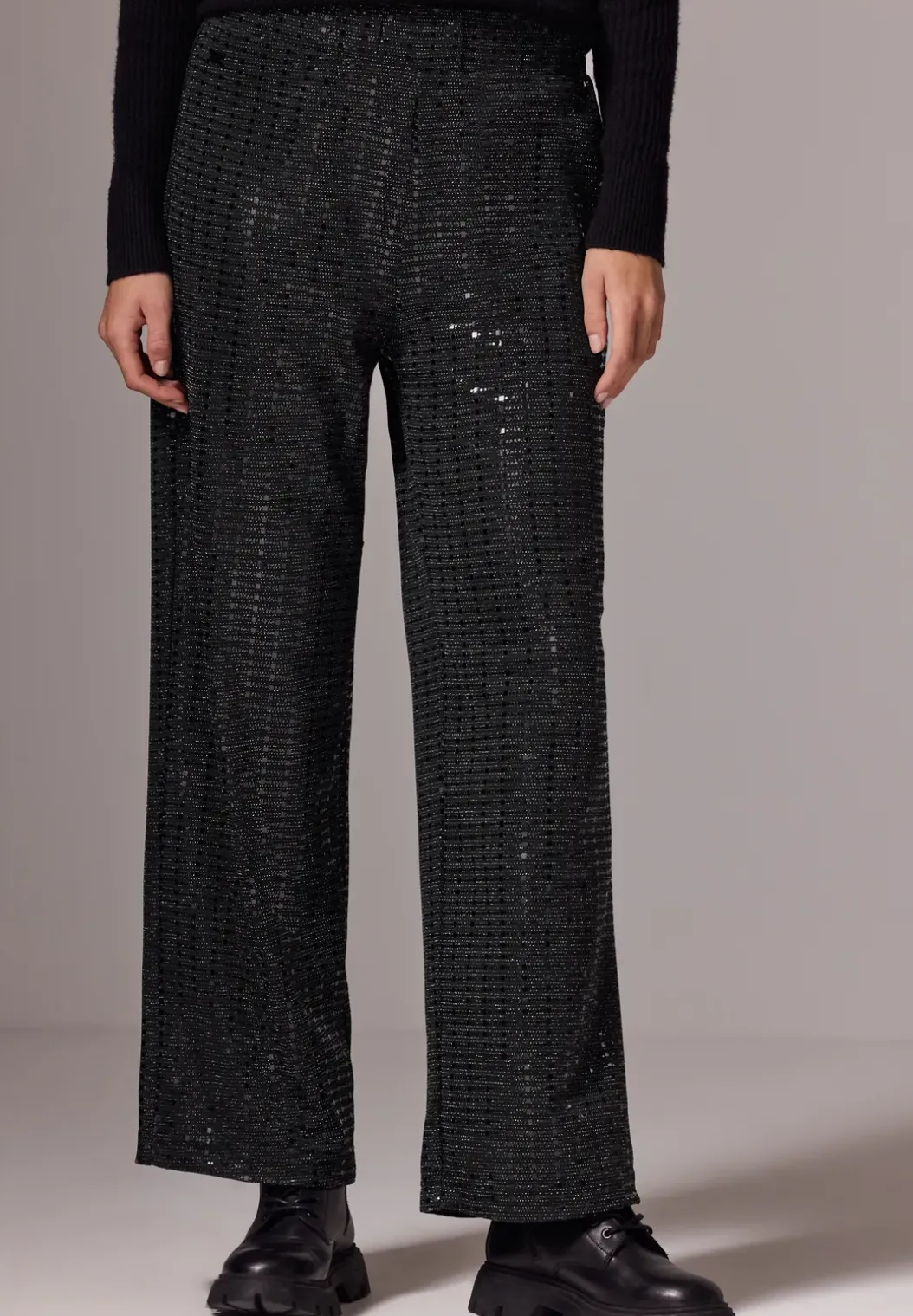Broek met wijde pijpen en pailletten