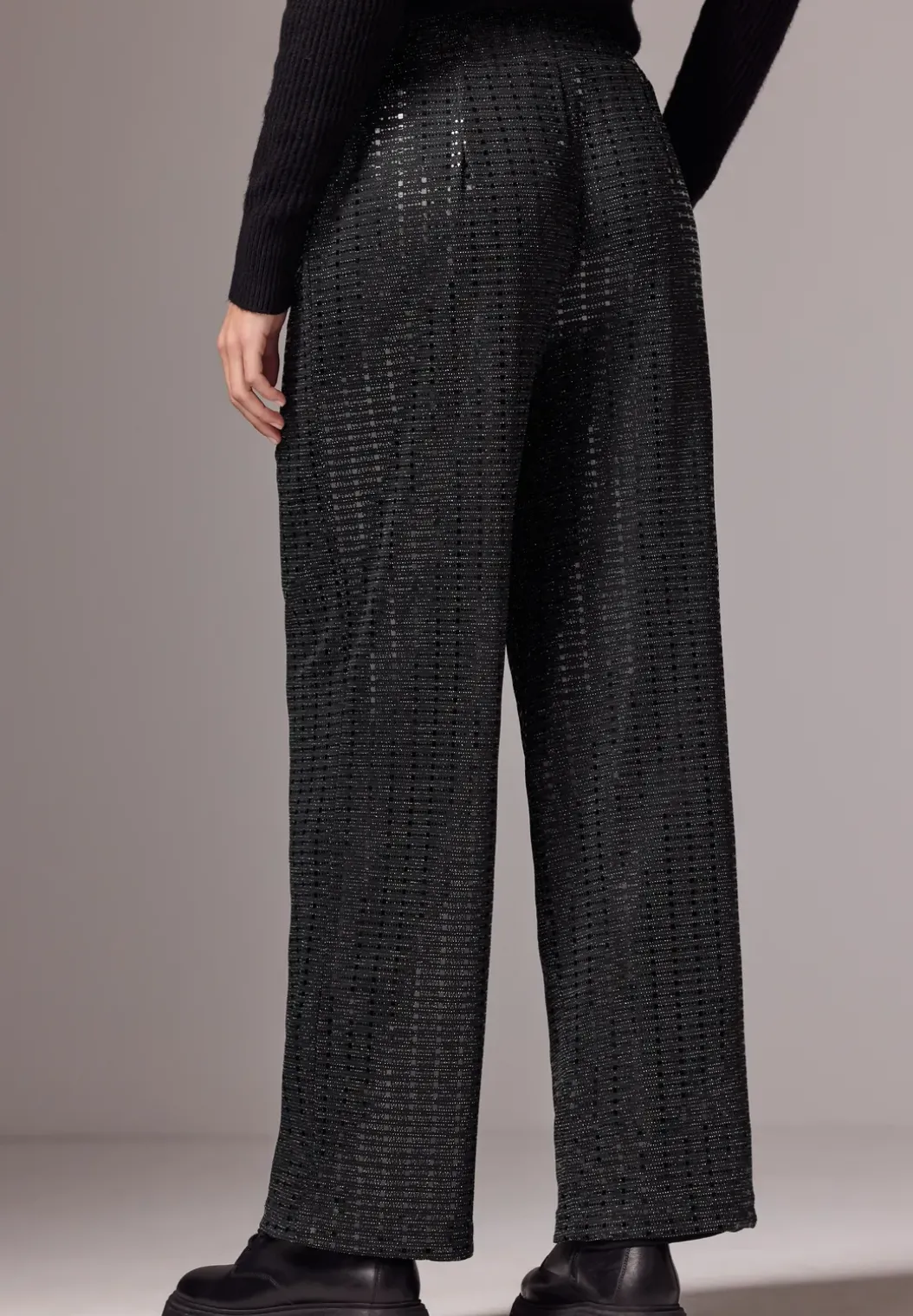 Broek met wijde pijpen en pailletten