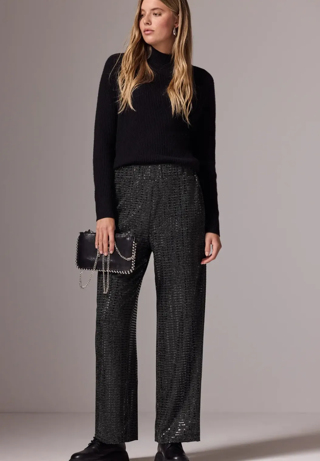 Broek met wijde pijpen en pailletten