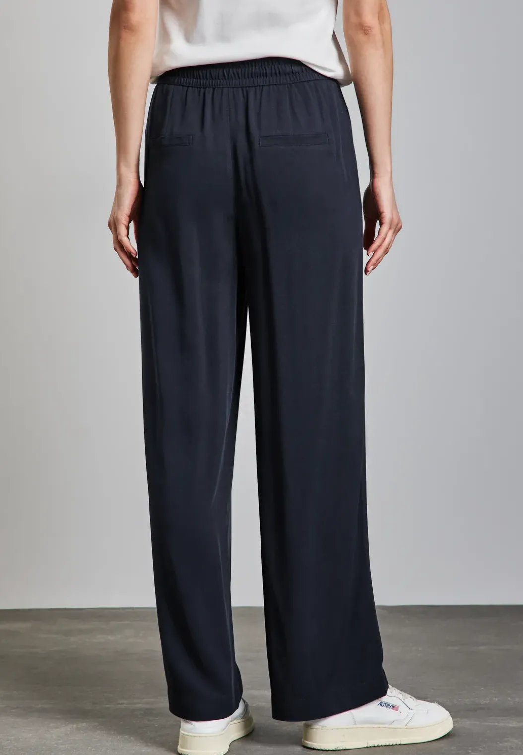 Broek met wijde pijpen in keperstof