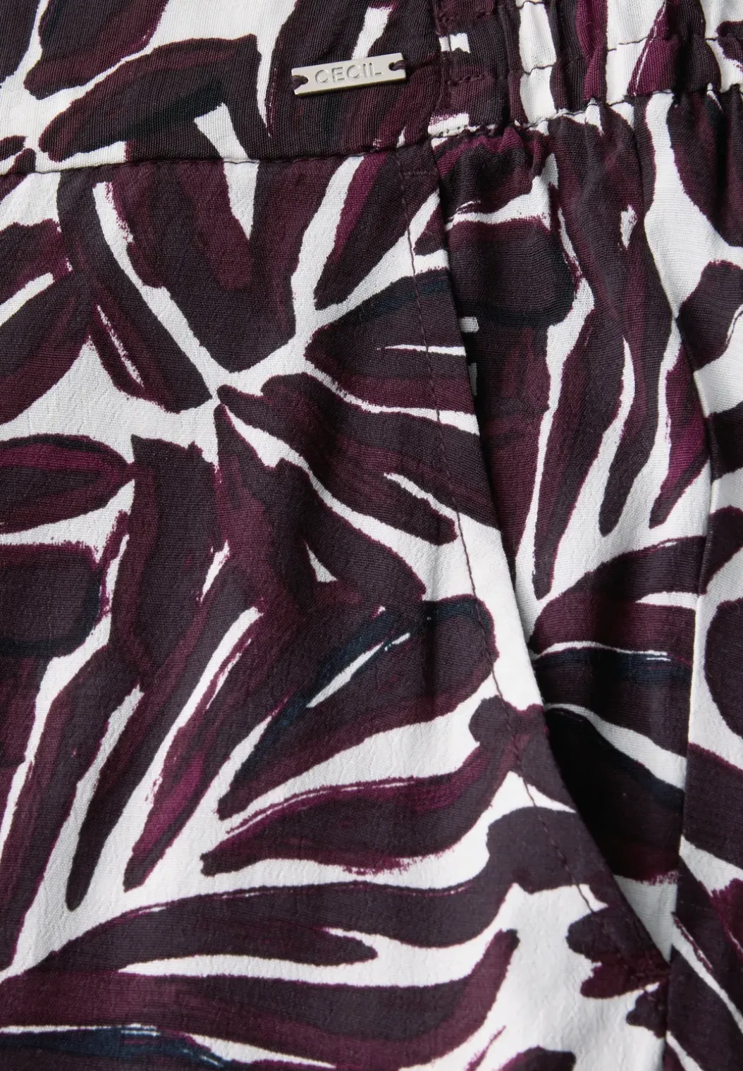 Broek van crêpe met patroon