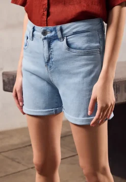 Casual fit denim shorts