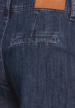 Casual fit jeans