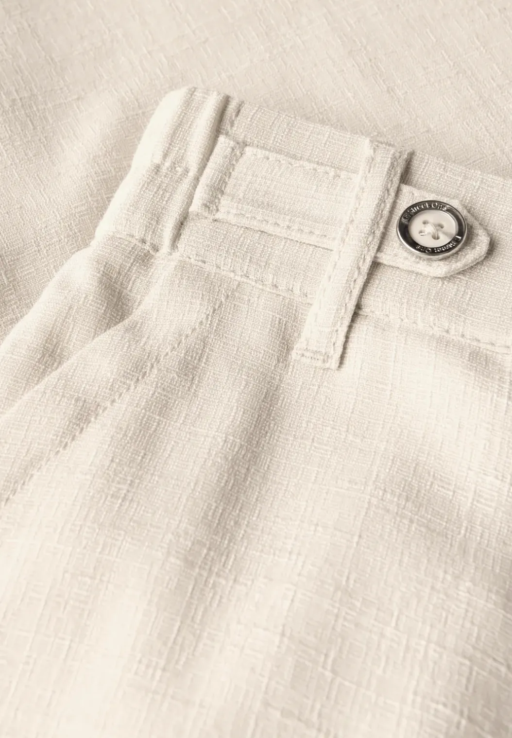 Chino met knoopdetail