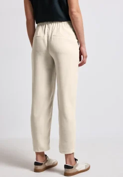 Chino met knoopdetail