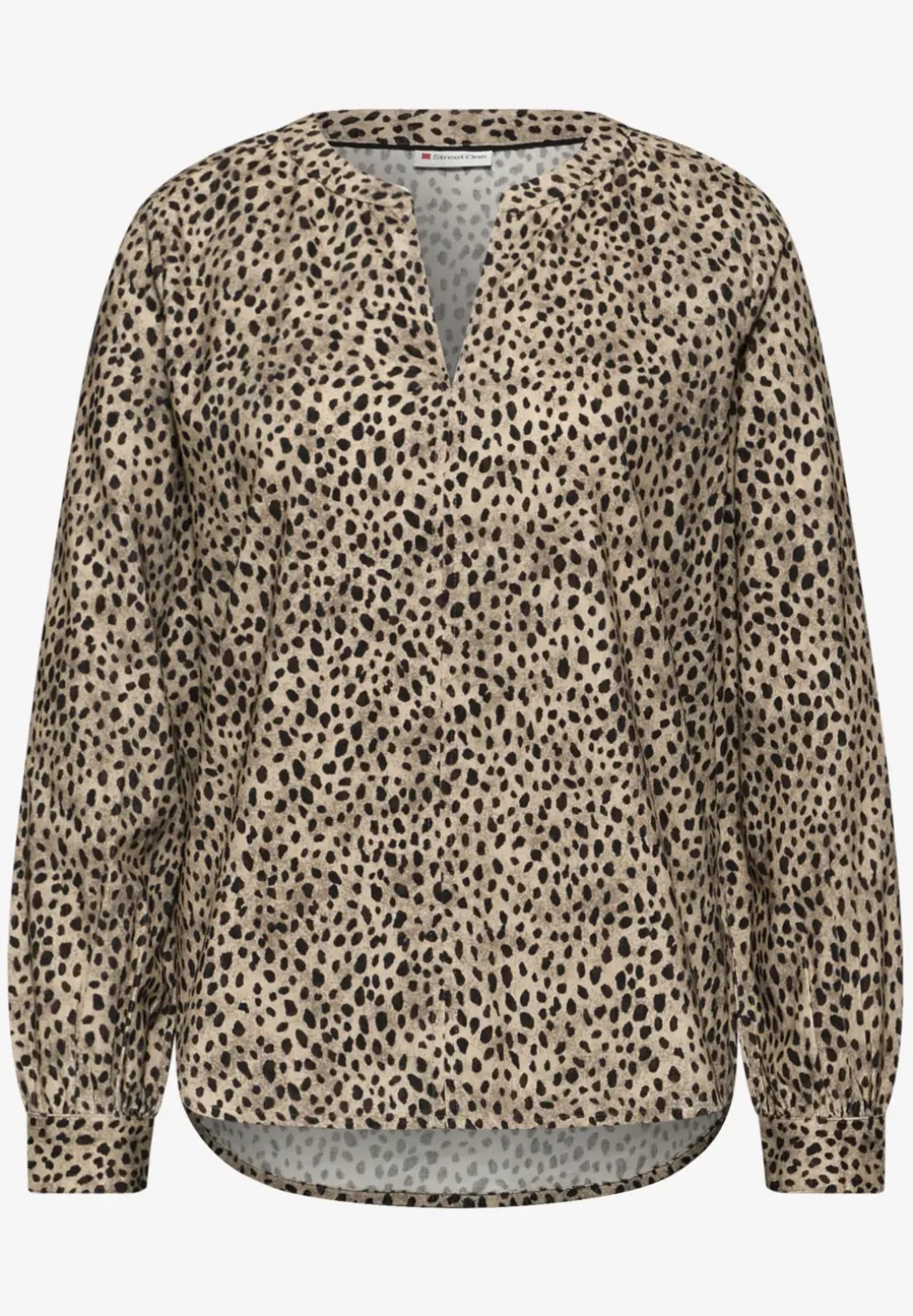 Corduroy blouse in leo look